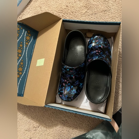 Dansko shoes - Picture 6 of 6